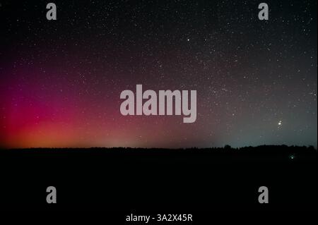 Nächtlicher Sternenhimmel, Milchstraße und Sternbilder. Hochwertige Fotos Stockfoto