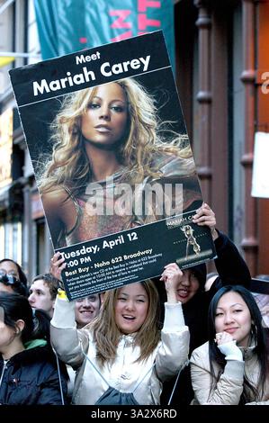 26. Februar 2002 -. K42682AR. MARIAH CAREY CD UNTERZEICHNUNG.'' DIE EMANZIPATION VON MIMI ''. AM BESTEN KAUFEN IN NEW YORK FOSSILIENBÖRSE. .04 / 12 / 2005. ANDREA RENAULT - 2005 (Kredit-Bild: © Globe Photos/ZUMAPRESS.com) Stockfoto