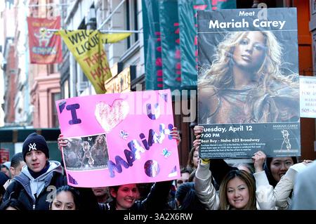 26. Februar 2002 -. K42682AR. MARIAH CAREY CD UNTERZEICHNUNG.'' DIE EMANZIPATION VON MIMI ''. AM BESTEN KAUFEN IN NEW YORK FOSSILIENBÖRSE. .04 / 12 / 2005. ANDREA RENAULT - 2005 (Kredit-Bild: © Globe Photos/ZUMAPRESS.com) Stockfoto