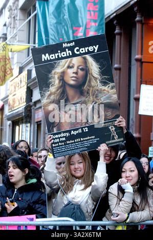 26. Februar 2002 -. K42682AR. MARIAH CAREY CD UNTERZEICHNUNG.'' DIE EMANZIPATION VON MIMI ''. AM BESTEN KAUFEN IN NEW YORK FOSSILIENBÖRSE. .04 / 12 / 2005. ANDREA RENAULT - 2005 (Kredit-Bild: © Globe Photos/ZUMAPRESS.com) Stockfoto