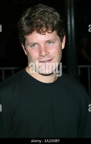 11. November 2002 - Los Angeles, Kalifornien - SEAN ASTIN-... SPECIAL SCREENING VON MGMS '' STIRB AN EINEM ANDEREN TAG ''-. BEI DEM SHRINE AUDITORIUM LOS ANGELES, CA-. FITZROY BARRETT / 11.11.2002 - K27112FB (D) (Kredit-Bild: © Globe Photos/ZUMAPRESS.com) Stockfoto