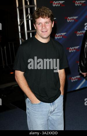 11. November 2002 - Los Angeles, Kalifornien - SEAN ASTIN-... SPECIAL SCREENING VON MGMS '' STIRB AN EINEM ANDEREN TAG ''-. BEI DEM SHRINE AUDITORIUM LOS ANGELES, CA-. FITZROY BARRETT / 11.11.2002 - K27112FB (D) (Kredit-Bild: © Globe Photos/ZUMAPRESS.com) Stockfoto