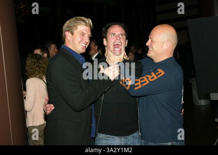 6. JANUAR 2003 – LOS ANGELES, KALIFORNIEN, USA – K28137FB ..DIE PREMIERE DER SHIELD STAFFEL 2 IM . DIRECTORS GUILD OF AMERICA IN LOS ANGELES, CA. 1/6/2003 .. FITZROY BARRETT / 2003 . KENNETH JOHNSON, WALTON GOGGINS UND. MICHAEL CHIKLIS(Kreditbild: © Globe Photos/ZUMAPRESS.com) Stockfoto