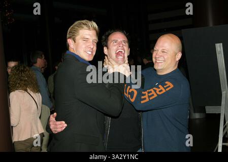 6. JANUAR 2003 – LOS ANGELES, KALIFORNIEN, USA – K28137FB ..DIE PREMIERE DER SHIELD STAFFEL 2 IM . DIRECTORS GUILD OF AMERICA IN LOS ANGELES, CA. 1/6/2003 .. FITZROY BARRETT / 2003 . KENNETH JOHNSON, WALTON GOGGINS UND. MICHAEL CHIKLIS(Kreditbild: © Globe Photos/ZUMAPRESS.com) Stockfoto
