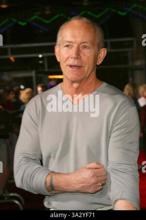 31. MÄRZ 2003 - HOLLYWOOD, CA, USA - LANCE HENRIKSEN - GHOSTS OF THE ABYSS - PREMIERE. UNIVERSAL HOLLYWOOD WALK IMAX, HOLLYWOOD, CA. 31. MÄRZ 2003 -. NINA PROMMER/2003 K29773NP(Bild: © Globe Photos/ZUMAPRESS.com) Stockfoto