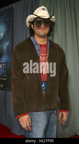 31. MÄRZ 2003 - HOLLYWOOD, CA, USA - ROBERT RODRIGUEZ - GHOSTS OF THE ABYSS - PREMIERE -. UNIVERSAL HOLLYWOOD WALK IMAX, HOLLYWOOD, CA. 31. MÄRZ 2003 -. NINA PROMMER/2003 K29773NP(Bild: © Globe Photos/ZUMAPRESS.com) Stockfoto