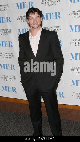 15. MÄRZ 2004: WEST HOLLYWOOD, KALIFORNIEN, USA: TOM WELLING („SMALLVILLE“). DAS MUSEUM OF TELEVISION AND RADIO PRÄSENTIERT DAS 21. JÄHRLICHE WILLIAM PALEY TV FESTIVAL. DGA THEATER, WEST HOLLYWOOD, CA -.03/15/2004 -. NINA PROMMER/ 2004.K35941NP(Bild: © Globe Photos/ZUMAPRESS.com) Stockfoto