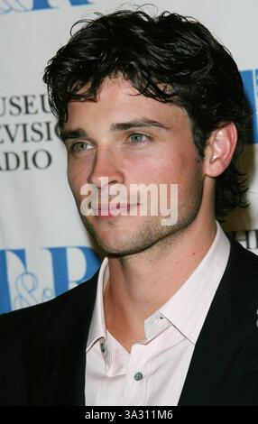 15. MÄRZ 2004: WEST HOLLYWOOD, KALIFORNIEN, USA: TOM WELLING („SMALLVILLE“). DAS MUSEUM OF TELEVISION AND RADIO PRÄSENTIERT DAS 21. JÄHRLICHE WILLIAM PALEY TV FESTIVAL. DGA THEATER, WEST HOLLYWOOD, CA -.03/15/2004 -. NINA PROMMER/ 2004.K35941NP(Bild: © Globe Photos/ZUMAPRESS.com) Stockfoto