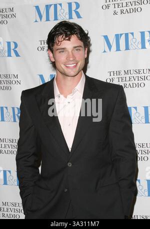15. MÄRZ 2004: WEST HOLLYWOOD, KALIFORNIEN, USA: TOM WELLING („SMALLVILLE“). DAS MUSEUM OF TELEVISION AND RADIO PRÄSENTIERT DAS 21. JÄHRLICHE WILLIAM PALEY TV FESTIVAL. DGA THEATER, WEST HOLLYWOOD, CA -.03/15/2004 -. NINA PROMMER/ 2004.K35941NP(Bild: © Globe Photos/ZUMAPRESS.com) Stockfoto