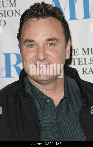 15. MÄRZ 2004: WEST HOLLYWOOD, KALIFORNIEN, USA - GREG BEEMAN (EXECUTIVE PRODUCER - SMALLVILLE) -..DAS MUSEUM OF TELEVISION AND RADIO PRÄSENTIERT DAS 21. JÄHRLICHE WILLIAM PALEY TV FESTIVAL. DGA THEATER, WEST HOLLYWOOD, CA -.03/15/2004 -. NINA PROMMER/ 2004.K35941NP(Bild: © Globe Photos/ZUMAPRESS.com) Stockfoto