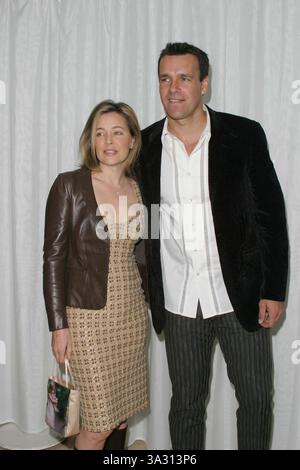 12. APRIL 2004 – WEST HOLLYWOOD, KALIFORNIEN, USA – DAVID JAMES ELLIOTT UND EHEFRAU NANCI – JAG TV-SERIE FEIERT DIE 200. EPISODE. MONDRIAN HOTEL, WEST HOLLYWOOD, CA -.04/12/2004 -. NINA PROMMER/ 2004.K36485NP(Bild: © Globe Photos/ZUMAPRESS.com) Stockfoto
