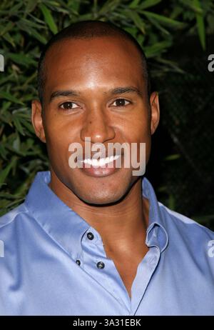 16. AUGUST 2004 - WESTWOOD, KALIFORNIEN, USA - HENRY SIMMONS -..V LIFE EMMY NOMINEE PORTFOLIO PARTY -. W HOTEL, WESTWOOD, CA - 08/16/2004 -. NINA PROMMER/ 2004.K38718NP(Bild: © Globe Photos/ZUMAPRESS.com) Stockfoto