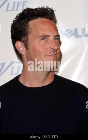 AUGUST 2004 - WESTWOOD, KALIFORNIEN, USA - MATTHEW PERRY -..V LIFE EMMY NOMINEE PORTFOLIO PARTY -. W HOTEL, WESTWOOD, CA - 08/16/2004 -. NINA PROMMER/ 2004.K38718NP(Bild: © Globe Photos/ZUMAPRESS.com) Stockfoto