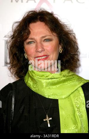 1. DEZEMBER 2004 - HOLLYWOOD, KALIFORNIEN, USA - K40634KI. DER FLIEGER LOS ANGELES PREMIERE IM CHINESE THEATRE IN HOLLYWOOD, KALIFORNIEN.12.01.04. KATHRYN INDIEK/2004.JACQUELINE BISSET. (Kreditbild: © Globe Photos/ZUMAPRESS.com) Stockfoto