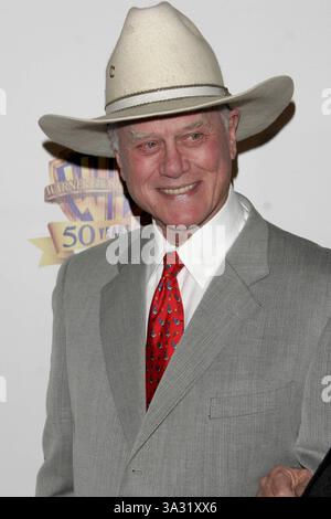 Januar 2005 - Burbank, KALIFORNIEN, USA - LARRY HAGMAN -. WARNER BROS TELEVISION UND WARNER HOME VIDEO FEIERN 50 JAHRE QUALITÄTSFERNSEHEN -. WARNER BROS LOT, STAGE 6, BURBANK, CA. 01.01.2005 -. NINA PROMMER/ 2005.K41185NP(Bild: © Globe Photos/ZUMAPRESS.com) Stockfoto