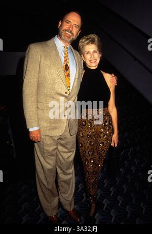 27. SEPTEMBER 2007 - VORFÜHRUNG VON FIERCE CREATURES IM CNEPLEX ODEN CORONET NEW YORK CITY 01-21-1997.JOHN CLEESE UND EHEFRAU ALYCE. KELLY JORDAN-(Bild: © Globe Photos/ZUMAPRESS.com) Stockfoto