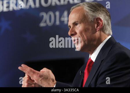 September 2014 - Edinburg, Texas, USA S - Texas Attorney General Greg Abbott reagiert auf Kommentare von Texas Senator Wendy Davis während der Rio Grande Valley Gubernatorial Debatte in Edinburg, Texas am Freitag, 19. September 2014. Die Debatte war die erste von zwei, die vor den Wahlen im November geplant waren. (Bild: © Prensa Internacional/ZUMA Wire) Stockfoto