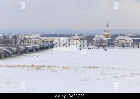 Schutt auf Erlweins Rinder- und Schlachthof im Schnee, Ostragehege, Dresden, Sachsen, Deutschland, Europa Stockfoto