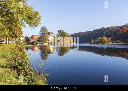 Hängebrücke über die Mulde im Nebel, Grimma, Sachsen, Deutschland, Europa Stockfoto