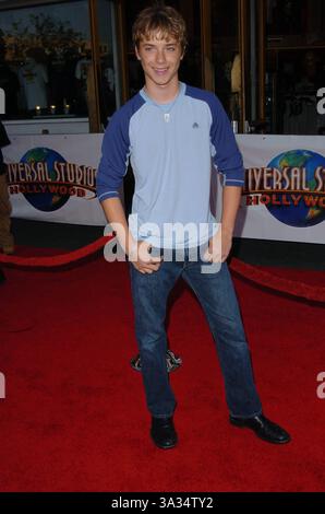 MAI 2004 - UNIVERSAL CITY, KALIFORNIEN, USA - K36953FB.VAN HELSING WELTPREMIERE BEI UNIVERSAL. AMPHITHEATRE UNIVERSAL STUDIOS HOLLYWOOD.05.03.2004. FITZROY BARRETT/ 2004.JEREMY SUMPTER(Bild: © Globe Photos/ZUMAPRESS.com) Stockfoto