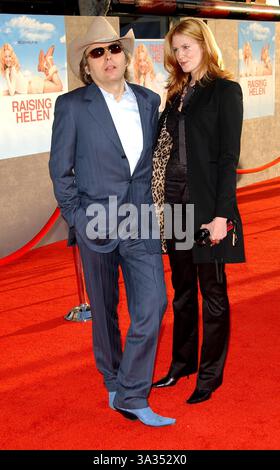 26. MAI 2004 - HOLLYWOOD, KALIFORNIEN, USA - K37533FB. HELEN-PREMIERE IM EL CAPITAN. THEATER HOLLYWOOD, CA. 26.05.2004. FITZROY BARRETT/ 2004.DWIGHT YOAKAM(Bild: © Globe Photos/ZUMAPRESS.com) Stockfoto