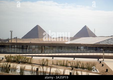 Großartige Pyramiden Blick vom Großen Ägyptischen Museum (GEM) Stockfoto