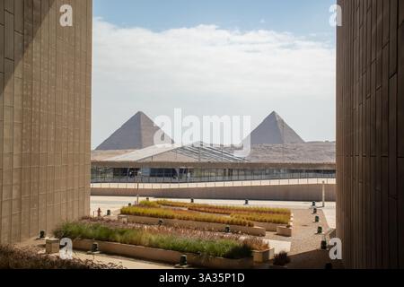 Großartige Pyramiden Blick vom Großen Ägyptischen Museum (GEM) Stockfoto