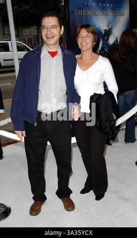 NOVEMBER 2004 - HOLLYWOOD, KALIFORNIEN - K40150FB. DIE POLAR EXPRESS-PREMIERE BEI GRAUMAN'S CHINESISCHES THEATER HOLLYWOOD, CA. 11.07.2004. FITZROY BARRETT / 2004.EDDIE DEEZAN UND DATUM(Kreditbild: © Globe Photos/ZUMAPRESS.com) Stockfoto
