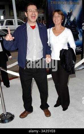 NOVEMBER 2004 - HOLLYWOOD, KALIFORNIEN - K40150FB. DIE POLAR EXPRESS-PREMIERE BEI GRAUMAN'S CHINESISCHES THEATER HOLLYWOOD, CA. 11.07.2004. FITZROY BARRETT / 2004.EDDIE DEEZAN UND DATUM(Kreditbild: © Globe Photos/ZUMAPRESS.com) Stockfoto