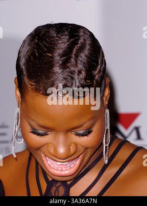 FEBRUAR 2005 - BEVERLY HILLS, KALIFORNIEN - K41292FB. CLIVE DAVIS 2005 VOR DER GRAMMY PARTY IM BEVERLY. HILLS HOTEL, BEVERLY HILLS, CA. 02-12-2005. FITZROY BARRETT/ 2005.FANTASIA(Bild: © Globe Photos/ZUMAPRESS.com) Stockfoto
