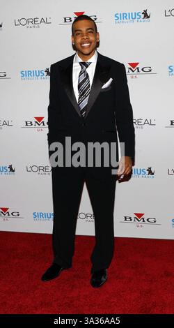 FEBRUAR 2005 - BEVERLY HILLS, KALIFORNIEN - K41292FB. CLIVE DAVIS 2005 VOR DER GRAMMY PARTY IM BEVERLY. HILLS HOTEL, BEVERLY HILLS, CA. 02-12-2005. FITZROY BARRETT/ 2005.MARIO(Bild: © Globe Photos/ZUMAPRESS.com) Stockfoto
