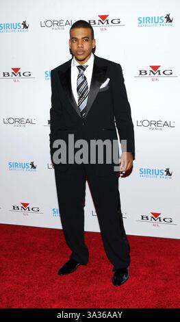 FEBRUAR 2005 - BEVERLY HILLS, KALIFORNIEN - K41292FB. CLIVE DAVIS 2005 VOR DER GRAMMY PARTY IM BEVERLY. HILLS HOTEL, BEVERLY HILLS, CA. 02-12-2005. FITZROY BARRETT/ 2005.MARIO(Bild: © Globe Photos/ZUMAPRESS.com) Stockfoto