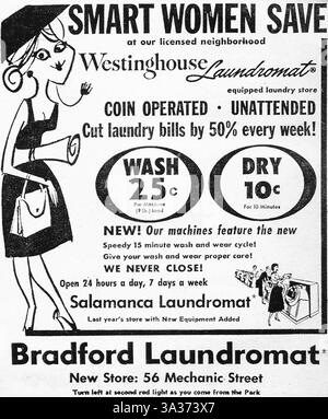 1960 Anzeige für den Westinghouse Waschsalon, Münzbetrieb, unbeaufsichtigter Service, der eine 50%ige Ermäßigung der Wäscherechnungen hervorhebt. Sie nennt die Preise für Waschen (25 Cent) und Trocknen (10 Cent) und erwähnt den neuen „schnellen 15-minütigen Wasch- und Verschleißzyklus“. Stockfoto