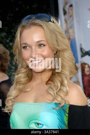 NOVEMBER 2005 - HOLLYWOOD, KALIFORNIEN, USA - K45814FB.YOURS, MINE AND OURS PREMIERE AUF DER CINERAMADOME HOLLYWOOD, CA. 20.11.2005. FITZROY BARRETT / 2005.HAYDEN PANETTIERE(Bild: © Globe Photos/ZUMAPRESS.com) Stockfoto