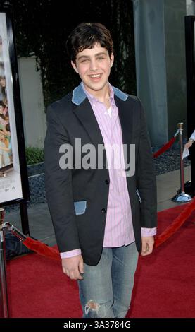 NOVEMBER 2005 - HOLLYWOOD, KALIFORNIEN, USA - K45814FB.YOURS, MINE AND OURS PREMIERE AUF DER CINERAMADOME HOLLYWOOD, CA. 20.11.2005. FITZROY BARRETT / 2005.JOSH PECK(Bild: © Globe Photos/ZUMAPRESS.com) Stockfoto