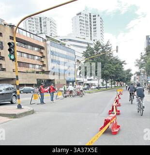 24. Juli 2014 - BogotÃÂ, Cundinamarca, Kolumbien - BogotÃÆ’Ã‚Â abril 29 de 2012 Cambio temporal en el carril de la ciclovÃÆ’Ã‚Â­a sobre la carrera sÃÆ’Ã‚Â entre calle 36 y 102, en donde desde ahora se usarÃÆ’Ã‚Â el carril occidental foto RODRIGO SepÃÆ’Ã‚Âºlveda /EL Tiempo CrÃÆ’Ã‚Â³grafo: CEET Ã‚Â’FotÃÆ’SEPÃÆ Ã‚ÅLVEDA/GUMO Wire: RODRIGO Stockfoto