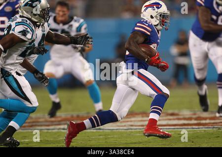 August 2014 - Charlotte, NC, Vereinigte Staaten von Amerika - 8. August 2014 Charlotte, NC. Buffalo Bills Wide Receiver Marquise Goodwin #88 findet ein Loch in der Verteidigungslinie während eines NFL-Vorsaisonspiels gegen die Carolina Panthers im Bank of America Stadium am 8. August 2014 in Charlotte, North Carolina. Die Bills besiegten die Panthers 20-18 Margaret Bowles/CSM(Credit Image: © Margaret Bowles/Cal Sport Media/ZUMAPRESS.com) Stockfoto
