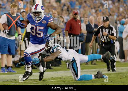 August 2014 - Charlotte, NC, Vereinigte Staaten von Amerika - 8. August 2014 Charlotte, NC. Buffalo Bills Wide Receiver Marquise Goodwin #88 findet ein Loch in der Verteidigungslinie während eines NFL-Vorsaisonspiels gegen die Carolina Panthers im Bank of America Stadium am 8. August 2014 in Charlotte, North Carolina. Die Bills besiegten die Panthers 20-18 Margaret Bowles/CSM(Credit Image: © Margaret Bowles/Cal Sport Media/ZUMAPRESS.com) Stockfoto