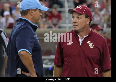 6. September 2014 - Tallahassee, FL, Vereinigte Staaten - Florida State Head Coach Jimbo Fisher und Citadel Head Coach Mike Houston treffen sich im Mittelfeld während des Vorspiels zwischen den Citadel Bulldogs und den Florida State Seminoles im Doak Campbell Stadium in Tallahassee, Florida am 06. September 2014. (Credit Image: © Cal Sport Media/ZUMAPRESS.com) Stockfoto