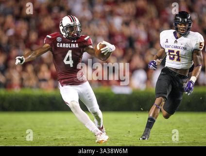 6. September 2014 - Columbia, SC, USA - South Carolina Wide Receiver Shaq Roland (4) findet nach einem Fang in der ersten Halbzeit gegen East Carolina im Williams-Brice Stadium in Columbia, S.C., Samstag, 6. September 2014 Laufraum. (Abbildung: © Tim Dominick/MCT/ZUMA Wire) Stockfoto