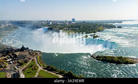 Luftaufnahme der Niagarafälle majestätische Wasserfälle von oben Stockfoto