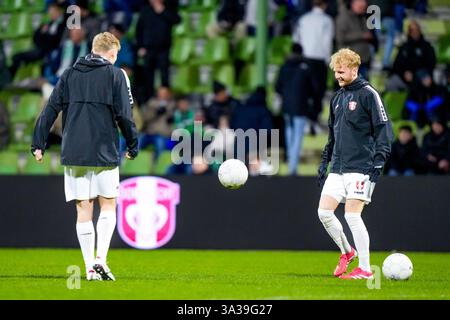 Dordrecht, Niederlande. März 2025. DORDRECHT, 14.03.2025, M-Scores Stadium, Saison 2024/2025, Fußball, Keuken Kampioen Divisie . Match zwischen Dordrecht und VVV . FC Dordrecht Spieler Jari Schuurman Credit: Pro Shots/Alamy Live News Stockfoto