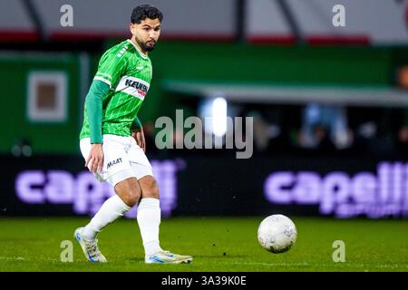 Dordrecht, Niederlande. März 2025. DORDRECHT, 14.03.2025, M-Scores Stadium, Saison 2024/2025, Fußball, Keuken Kampioen Divisie . Match zwischen Dordrecht und VVV . FC Dordrecht Spieler Reda Akmum Credit: Pro Shots/Alamy Live News Stockfoto