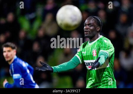 Dordrecht, Niederlande. März 2025. DORDRECHT, 14.03.2025, M-Scores Stadium, Saison 2024/2025, Fußball, Keuken Kampioen Divisie . Match zwischen Dordrecht und VVV . FC Dordrecht Spieler Augustin Drakpe Credit: Pro Shots/Alamy Live News Stockfoto