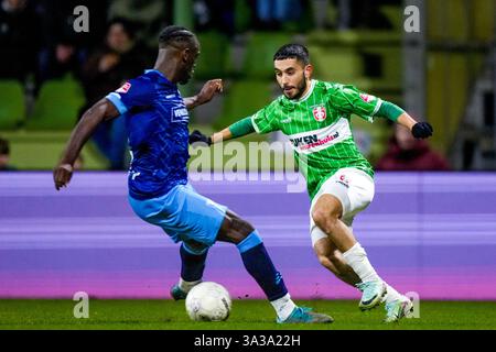 Dordrecht, Niederlande. März 2025. DORDRECHT, 14.03.2025, M-Scores Stadium, Saison 2024/2025, Fußball, Keuken Kampioen Divisie . Match zwischen Dordrecht und VVV . FC Dordrecht Spieler Marouane Afaker Credit: Pro Shots/Alamy Live News Stockfoto