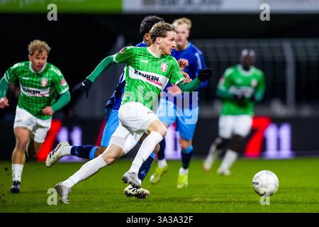 Dordrecht, Niederlande. März 2025. DORDRECHT, 14.03.2025, M-Scores Stadium, Saison 2024/2025, Fußball, Keuken Kampioen Divisie . Match zwischen Dordrecht und VVV . FC Dordrecht Spieler Leo Seydoux Credit: Pro Shots/Alamy Live News Stockfoto