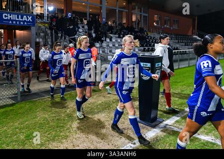 Gent, Belgien. März 2025. Spieler, die das Feld betreten, werden vor einem Frauenfußballspiel zwischen AA Gent Ladies und Standard Femina de Lüttich am 19. Spieltag der Saison 2024 - 2025 der Belgischen Lotto Womens Super League am Freitag, den 14. März 2025 in Gent, BELGIEN, gezeigt. Quelle: Sportpix/Alamy Live News Stockfoto