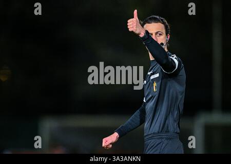 Gent, Belgien. März 2025. Schiedsrichter Jeroen Platteau, dargestellt während eines Frauenfußballspiels zwischen AA Gent Ladies und Standard Femina de Lüttich am 19. Spieltag der Saison 2024 - 2025 der Belgischen Lotto Womens Super League, Freitag, 14. März 2025 in Gent, BELGIEN. Quelle: Sportpix/Alamy Live News Stockfoto