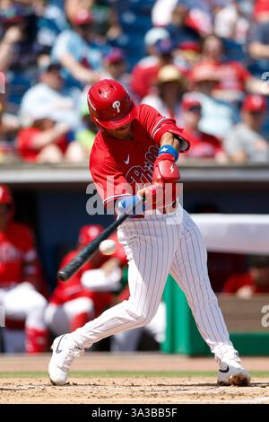 Clearwater, FL: Philadelphia Phillies erster Baseman Otto Kemp (80) schlägt am Freitag, den 14. März 2054, im BayCare Park ein Spiel im MLB Spring Breakout gegen die Pittsburgh Pirates aus. Die Phillies-Aussichten schlugen die Pirates-Aussichten mit 5:3. (Kim Hukari/Bild des Sports) Stockfoto