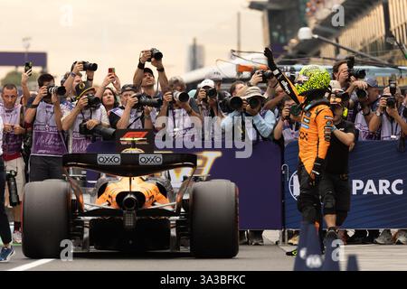 Melbourne, Australien. März 2025. Motorsport: Formel-1-Weltmeisterschaft, Grand Prix von Australien, Pole-Position für Lando Norris aus Großbritannien aus dem McLaren-Team. Quelle: Hasan Bratic/dpa/Alamy Live News Stockfoto
